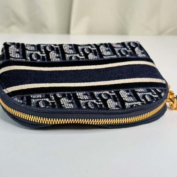 Dior Oblique Cosmetic Bag with Iconic Logo Design Paris Fashion Accessory - Picture 6 of 7